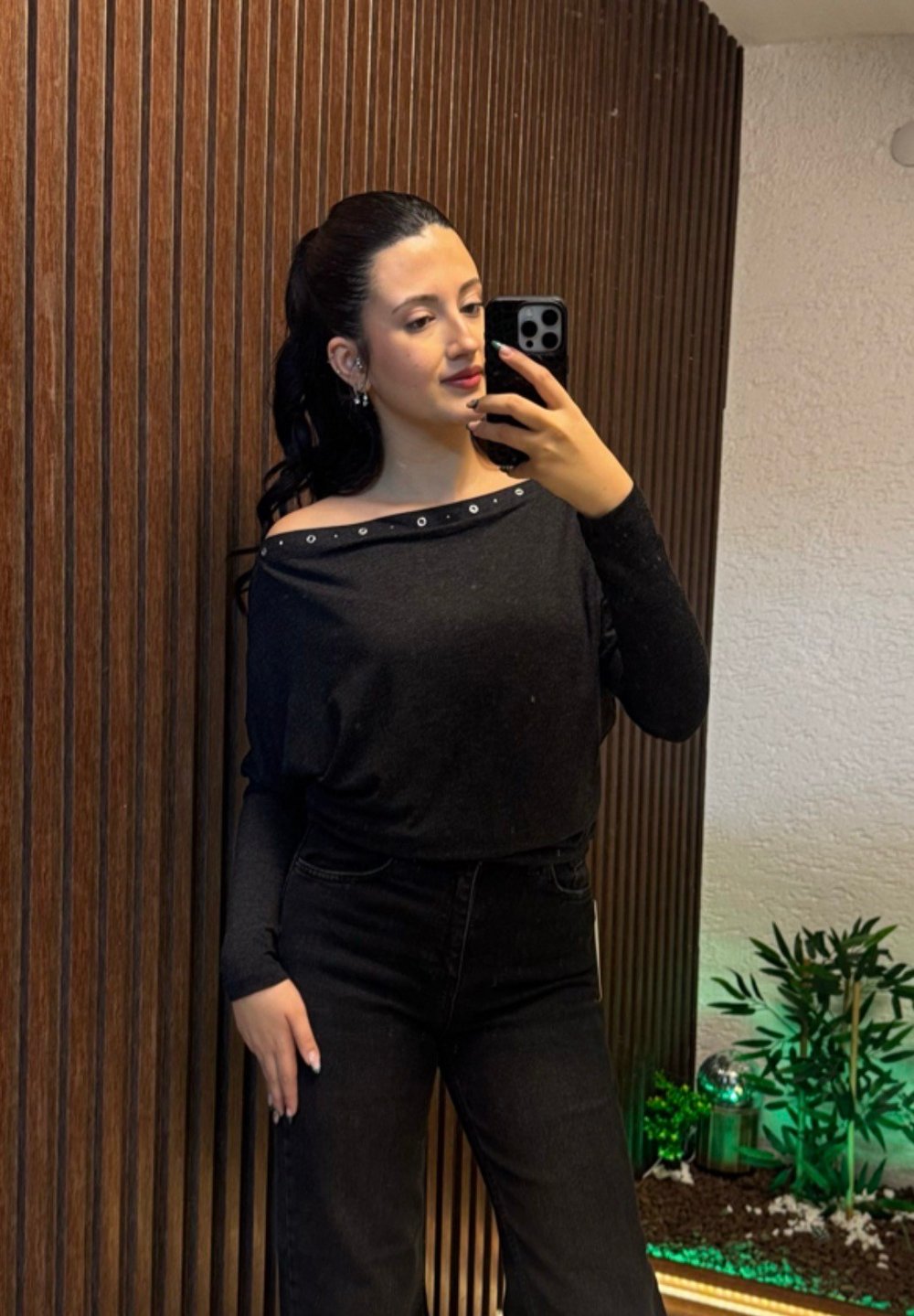 KAYIK YAKA KUŞGÖZÜ DETAYLI BLUZ