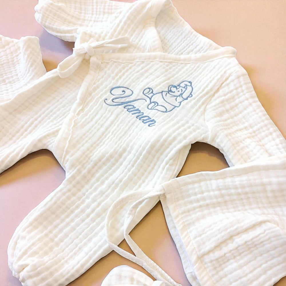 Ayıcık Nakışlı Kişiye Özel Erkek Bebek Hastane Çıkışı – 4lü Müslin Set
