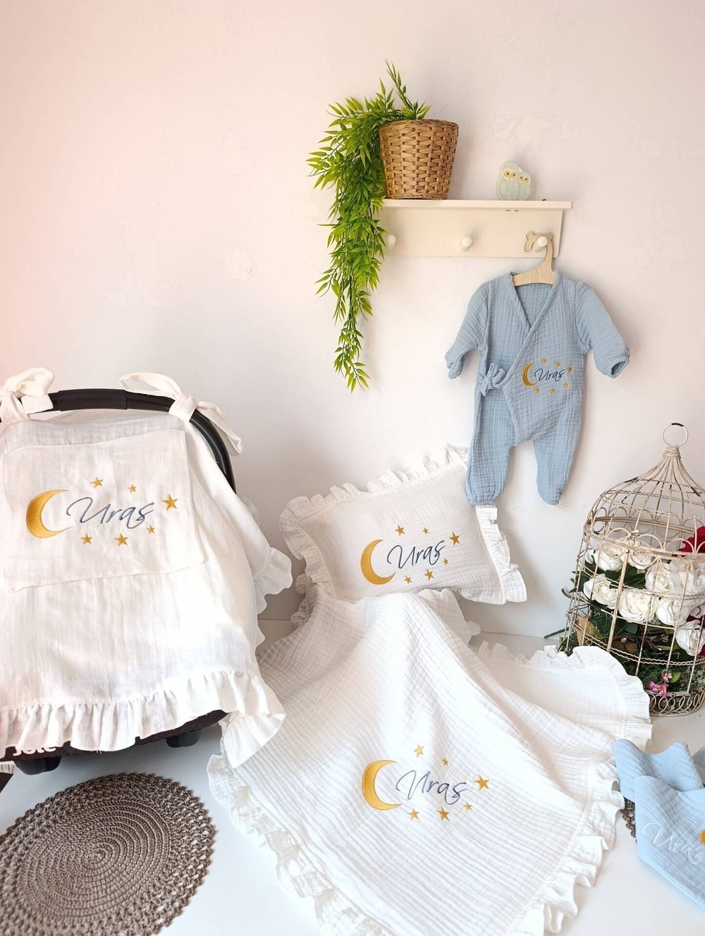 Kişiselleştirilmiş 4 Katlı Müslin Bebek Seti - Altın Sarısı Nakış İşlemeli