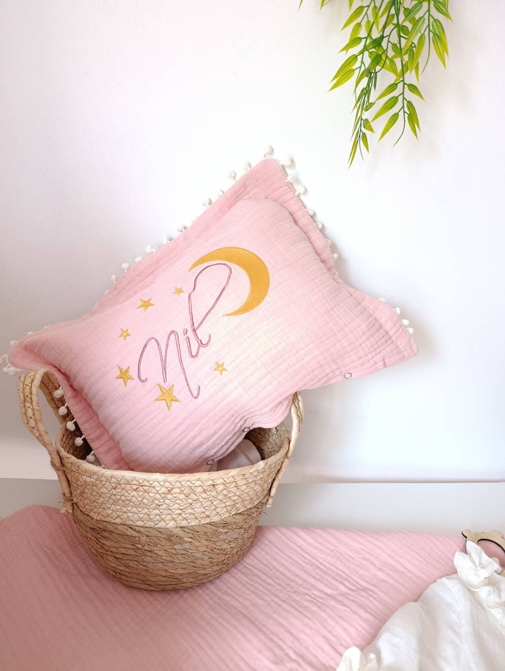Pembe Ekru 7 Parça 4 Kat Müslin Bebek Seti – İsim Nakışlı