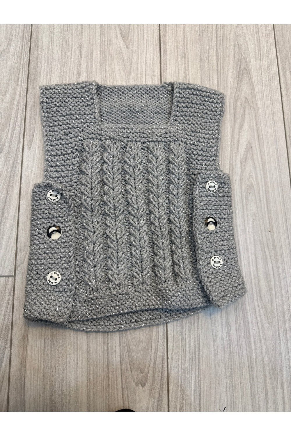 El örgüsü bebe yeleği (0-6 ay)