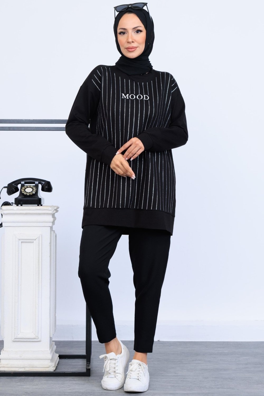 SIRA TAŞLI NAKIŞLI SWEATSHIRT