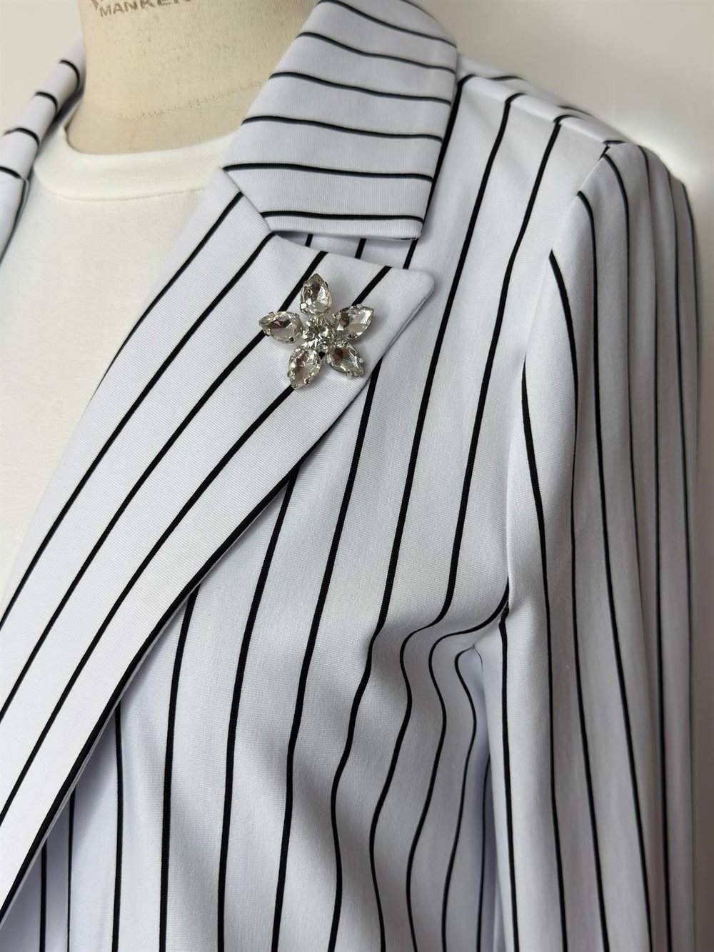 TAŞLI ÇİZGİLİ BLAZER CEKET