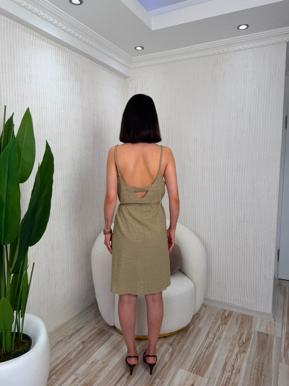 İnce Askılı Sırt Dekolteli Kuşaklı Mini Elbise - ADAÇAYI