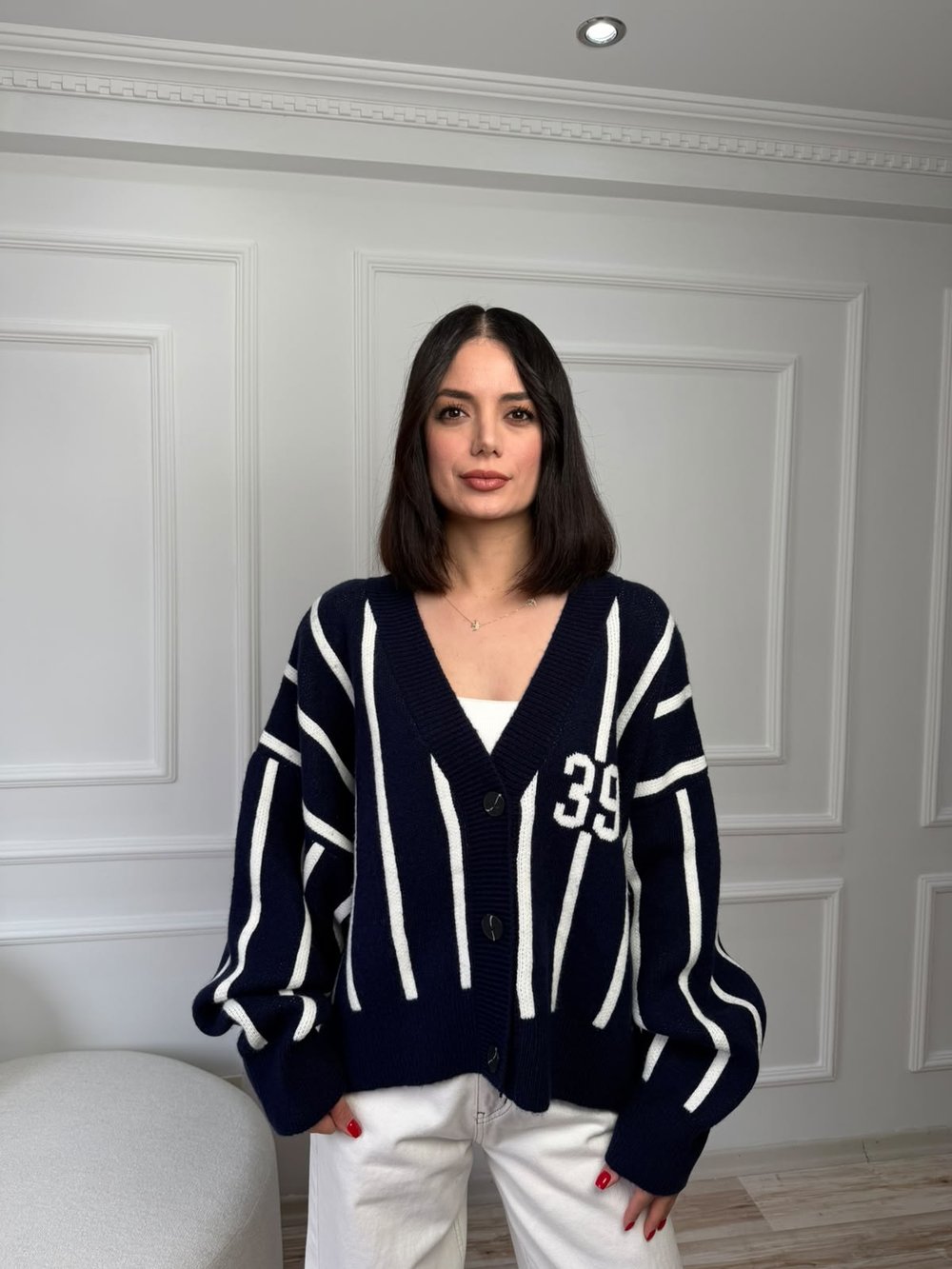 V Yaka Çizgili Numara Desenli Oversize Triko Hırka - LACİ
