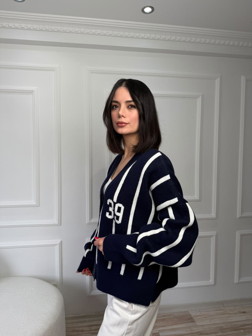 V Yaka Çizgili Numara Desenli Oversize Triko Hırka - LACİ