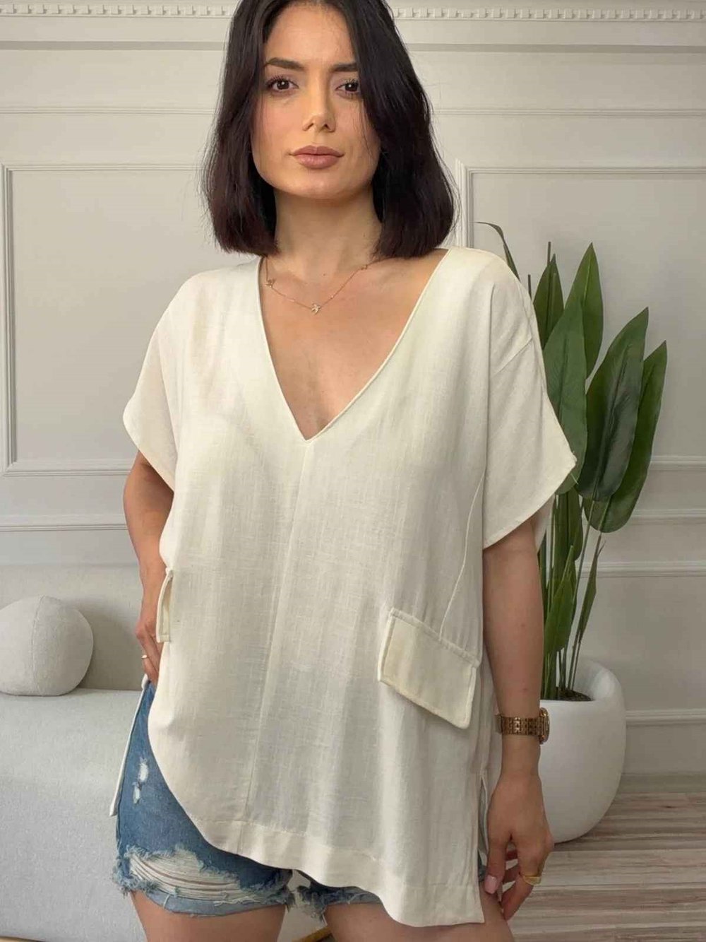 V Yaka Cep Detaylı Oversize Bluz - EKRU