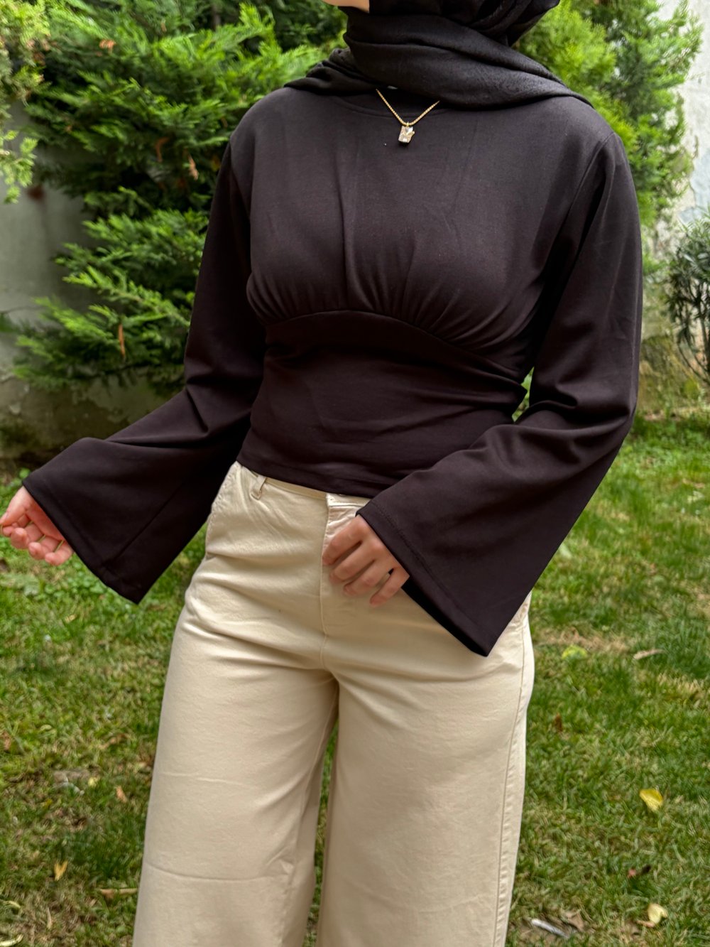 oysho-oturtmali-bluz-siyah-439e-b.jpg