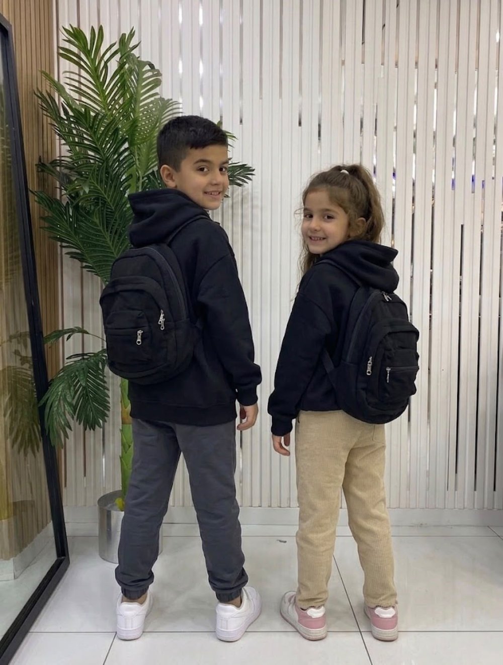 Kendinden Çantalı Unisex Çocuk Hırka- Siyah