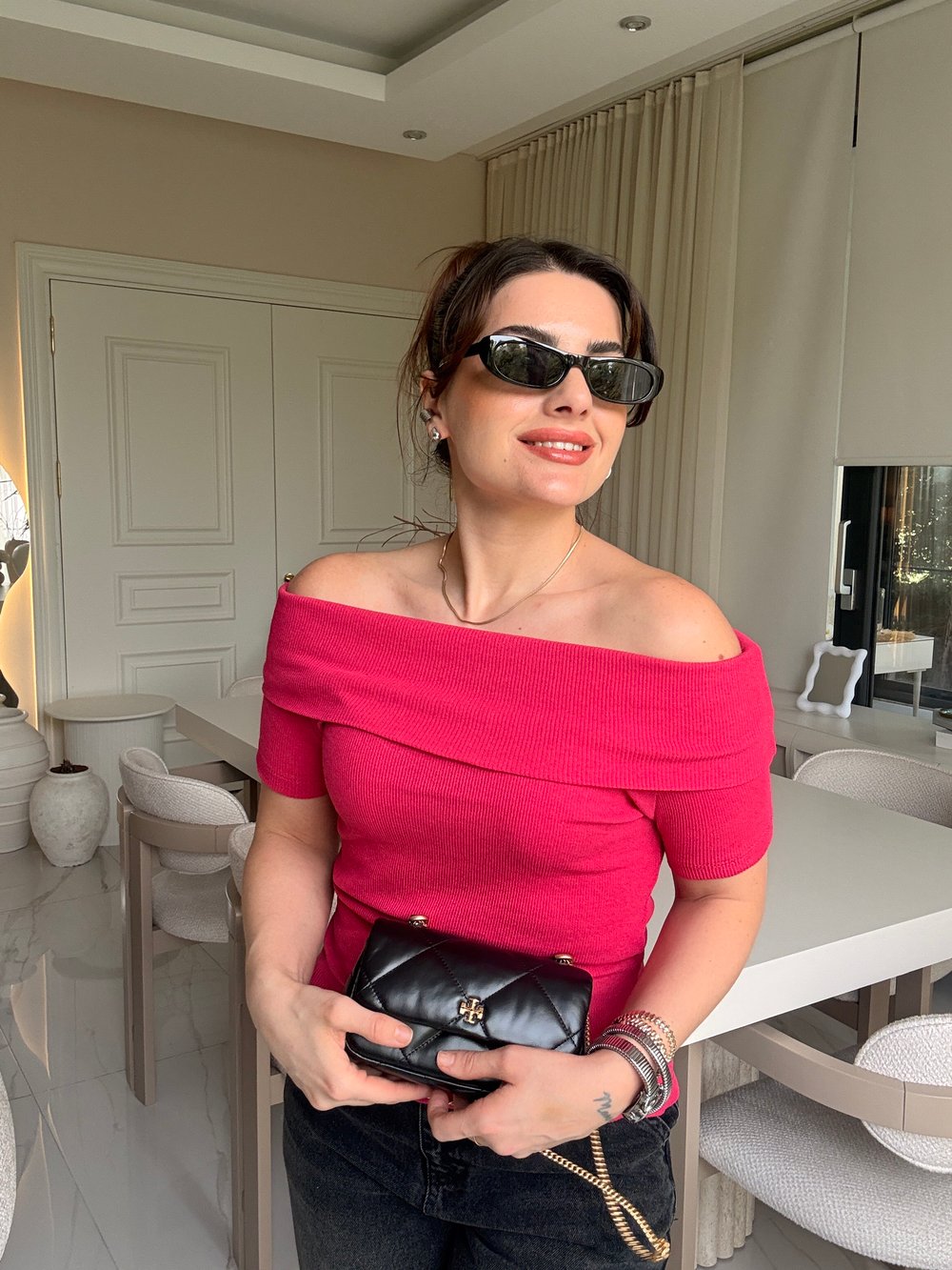 Koyu Pembe Madonna Yaka Ribanalı Bluz