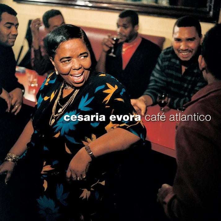 Césaria Évora - Café Atlantico (25th Anniversary) (180g) (Limited Numbered Edition) (Gold Vinyl) - Plak