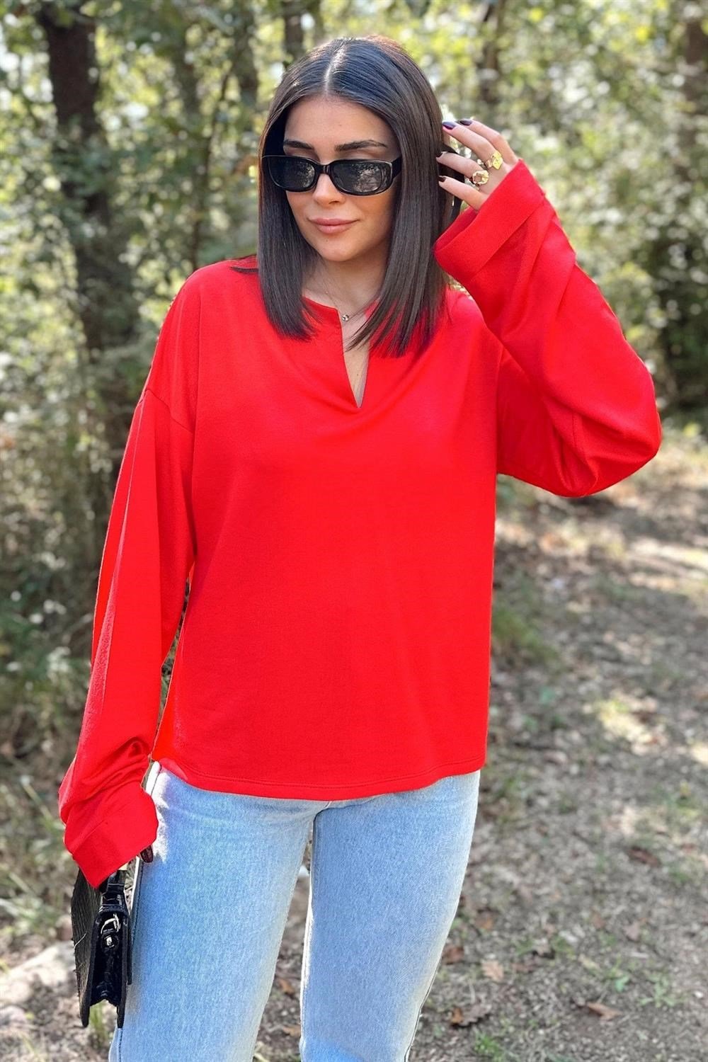 Kadın Kırmızı Uzun Kol, Duble Manşet, Yırtmaçlı Yaka, Salaş Sweatshirt Bluz