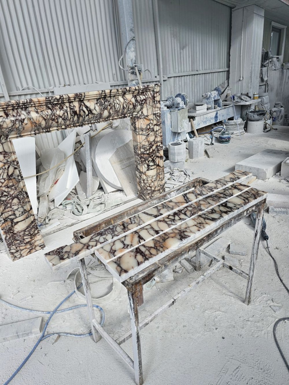 Calacatta Viola Doğal Mermer Şömine Çerçevesi  -AMFP26001