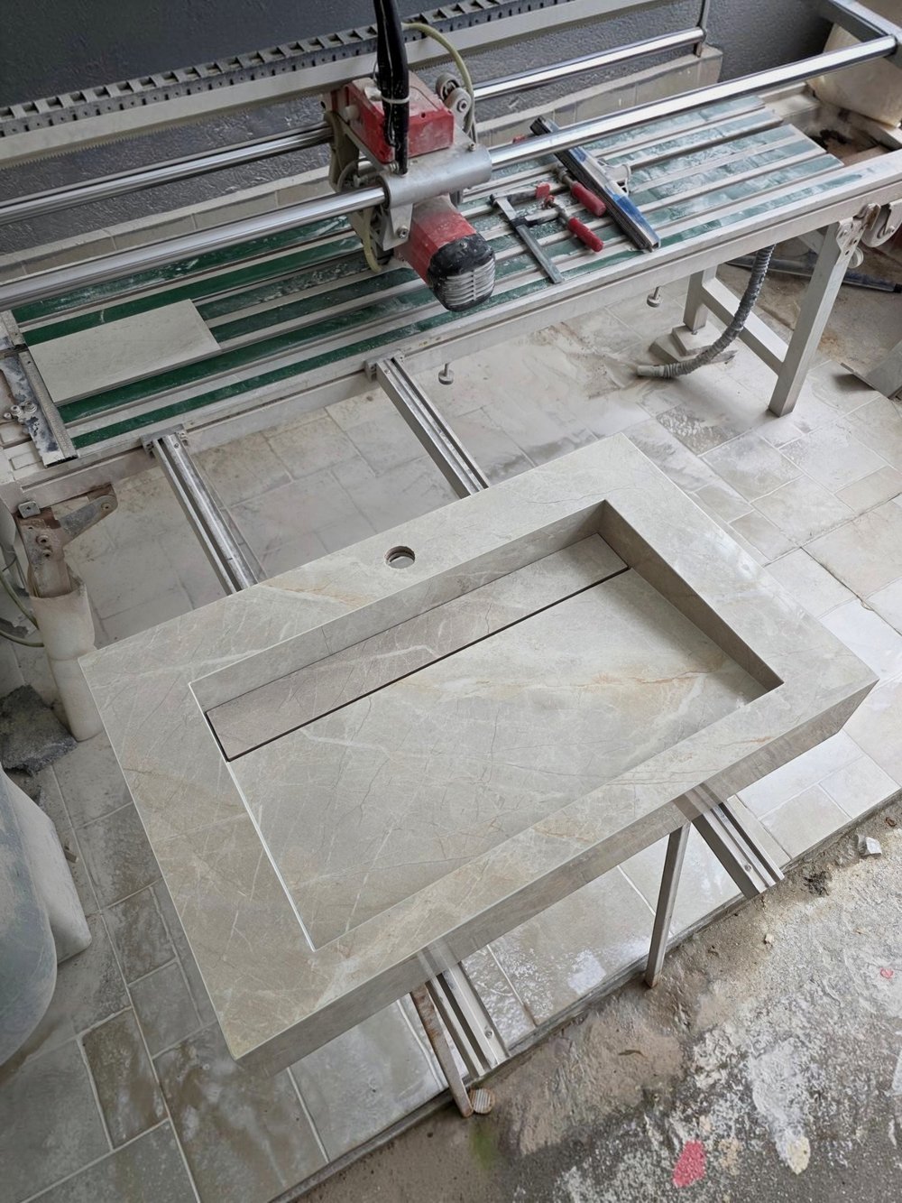 Fildişi Altın Damarlı Porselen Lavabo - AC26019