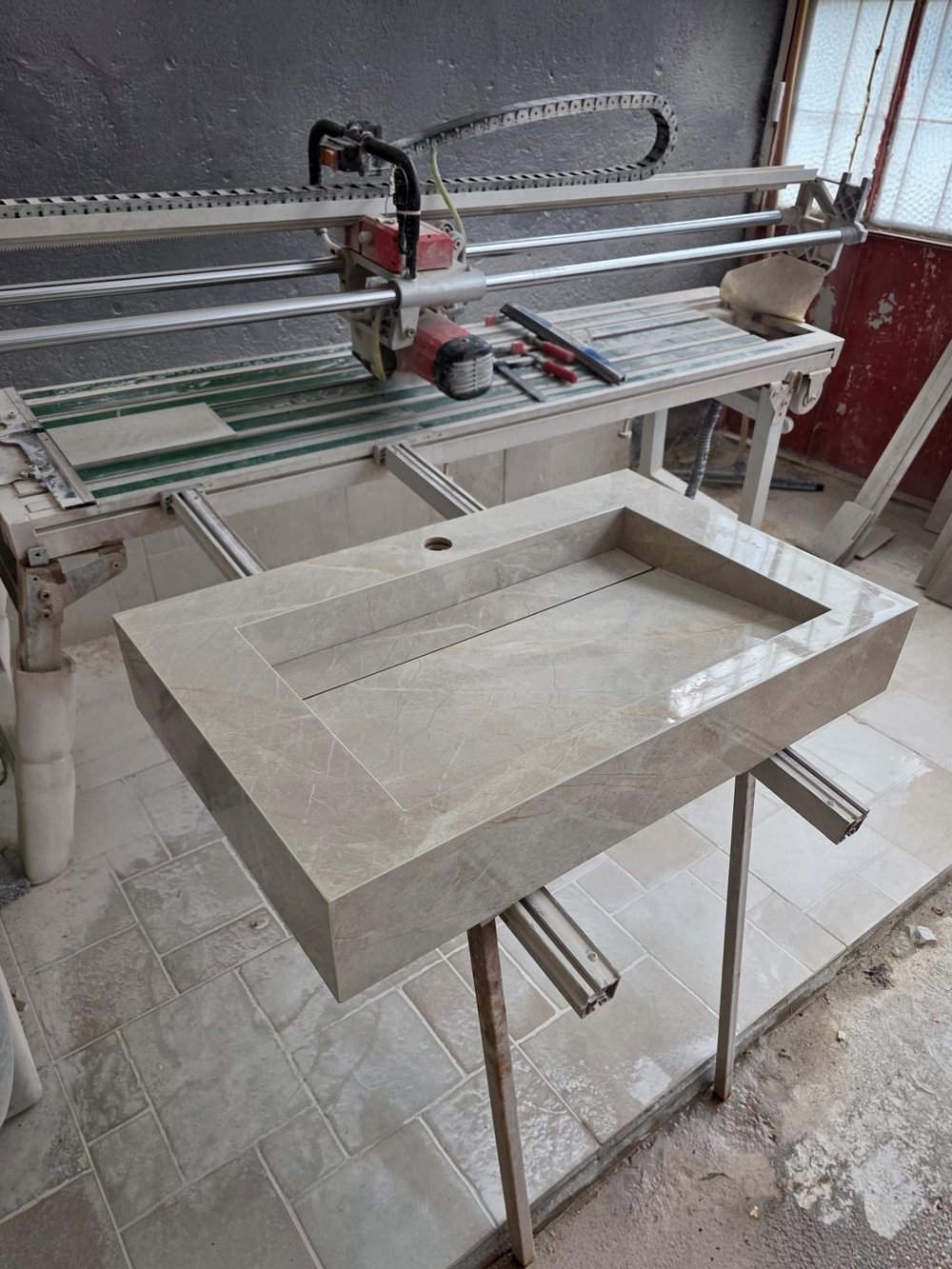 Fildişi Altın Damarlı Porselen Lavabo - AC26019