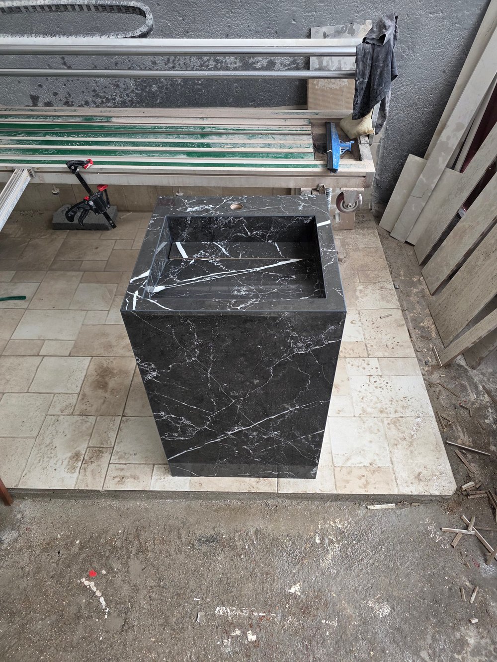 Monoblok Porselen Ayaklı Lavabo - ACMB26001