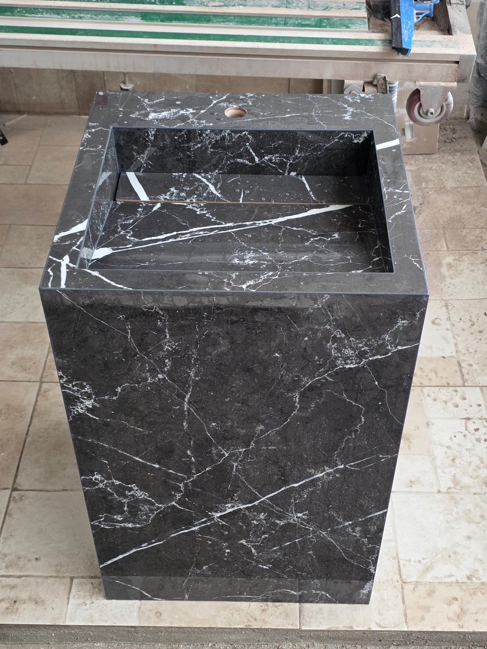 Monoblok Porselen Ayaklı Lavabo - ACMB26001