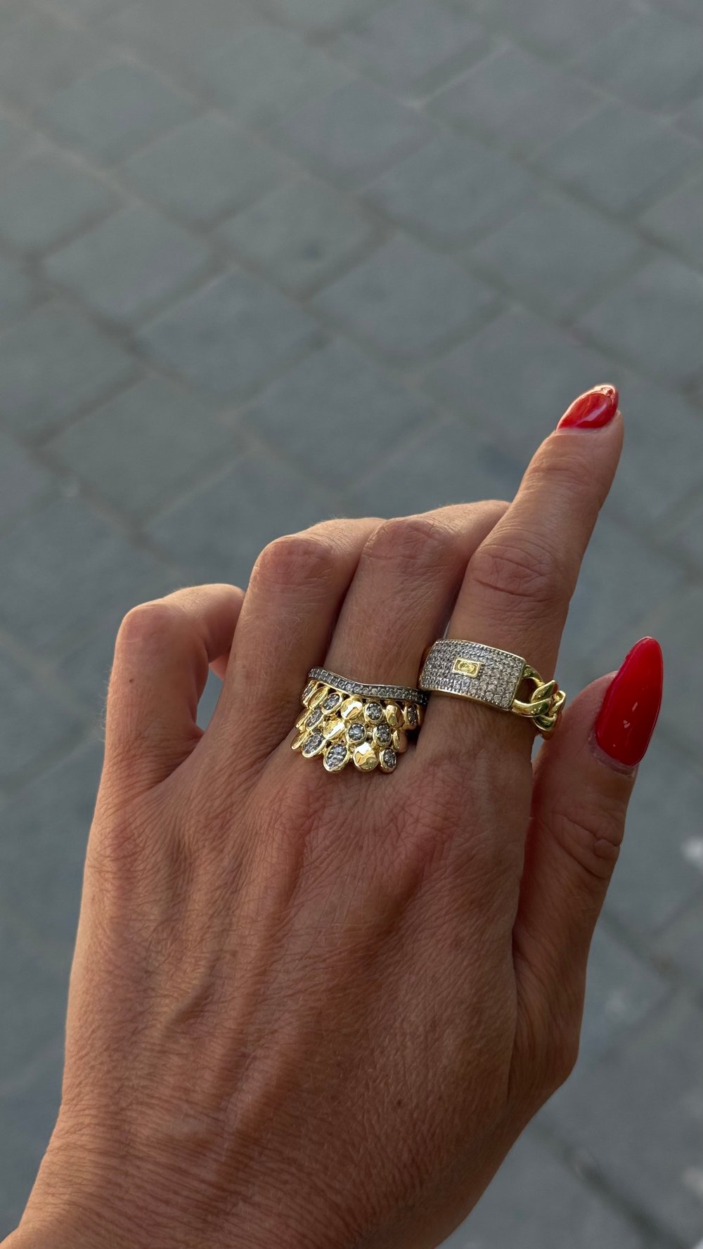 MARKA MODEL GOLD(İŞARET PARMAKTAKİ)