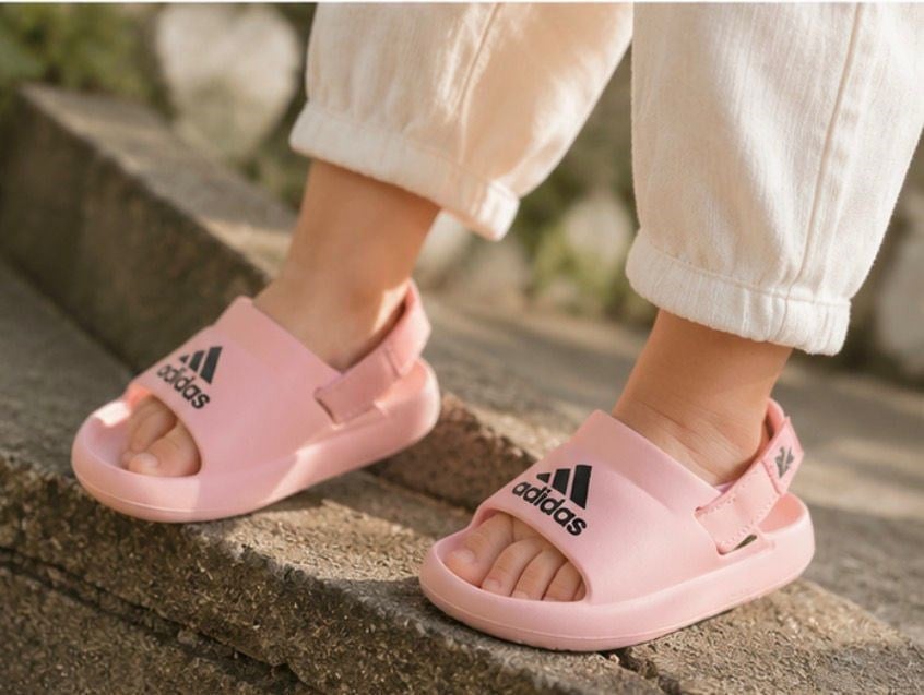 Pembe Lastikli Sandalet