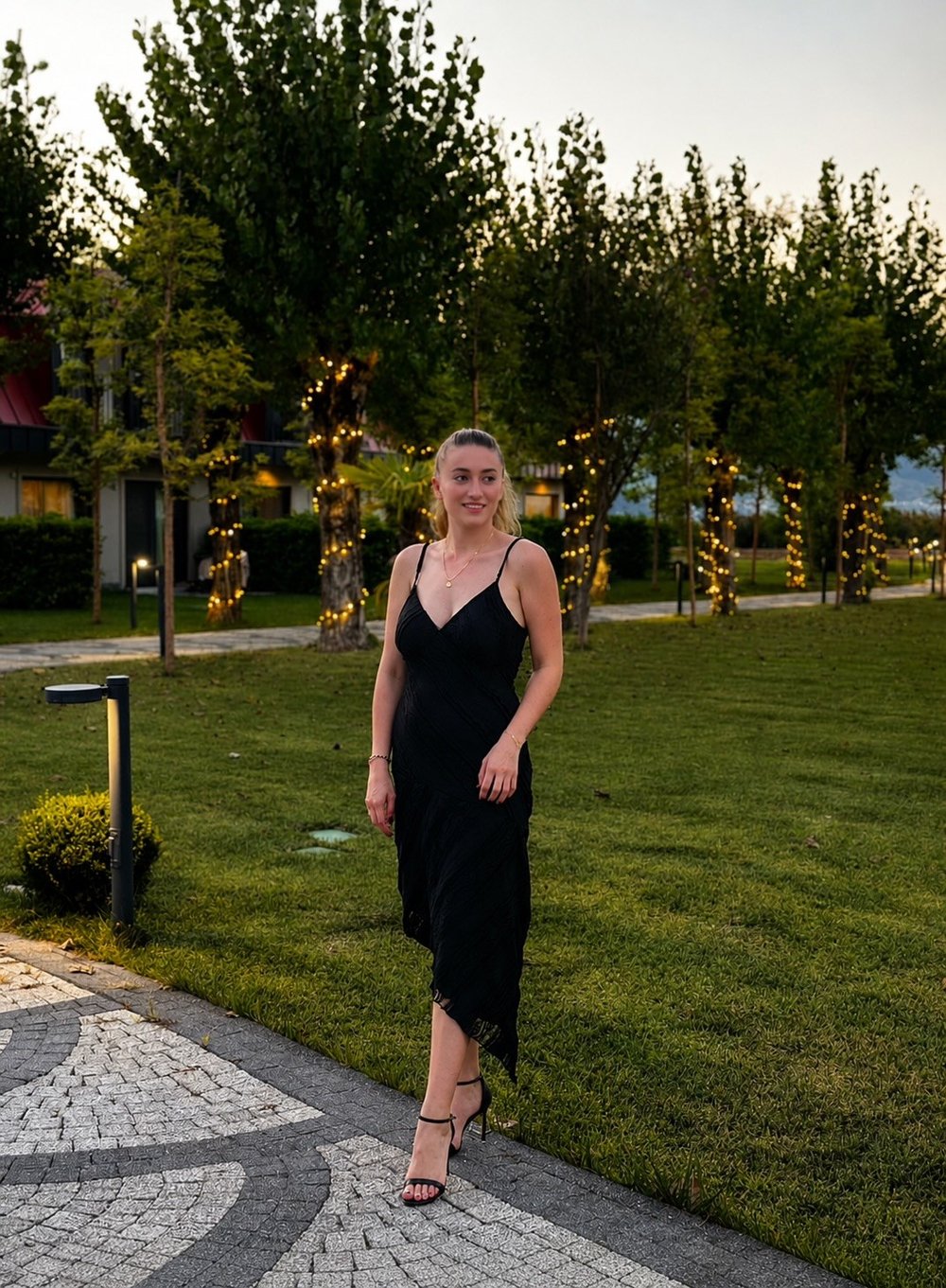 İp Askılı Elbise