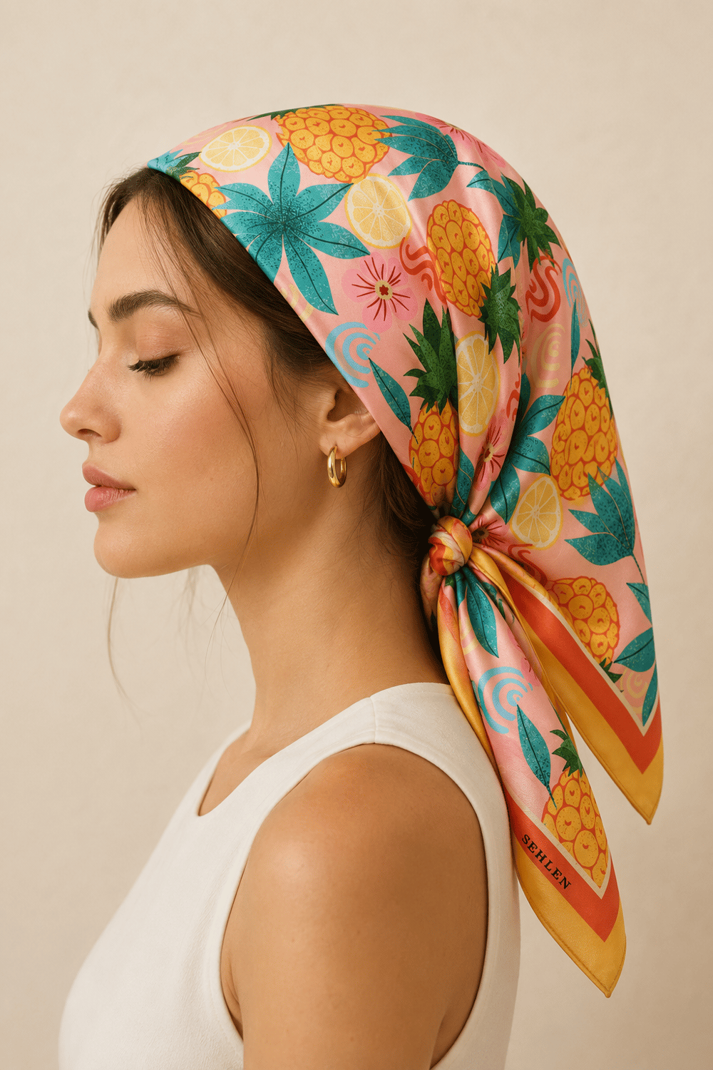 Kadın Tropikal Ananas Desenli Saten Fular Bandana 56x56 cm - Hardal
