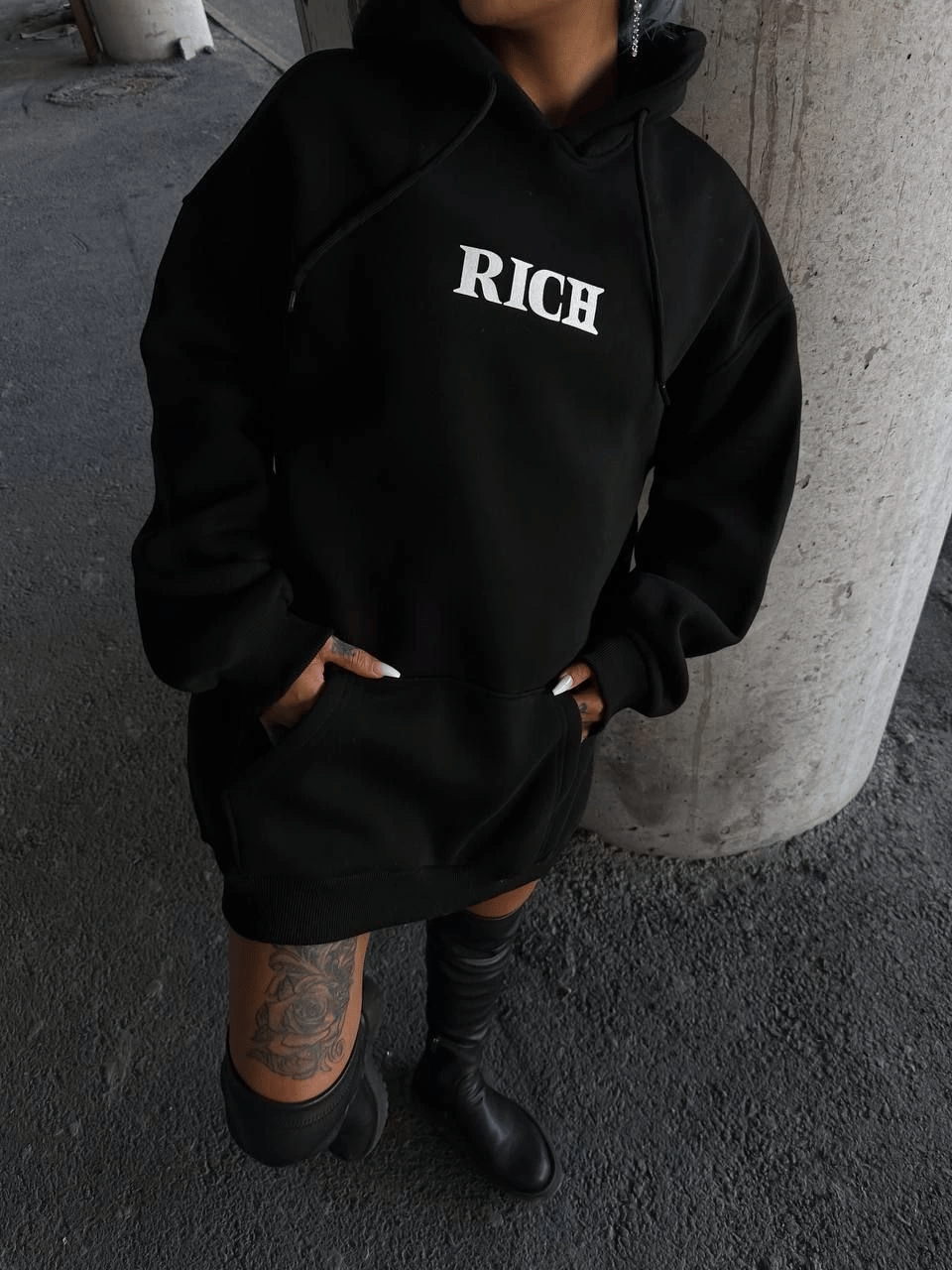 Kadın Kapüşonlu Kanguru Cepli Sweatshirt 3 İplik Pamuklu Baskılı Hoodie - Siyah
