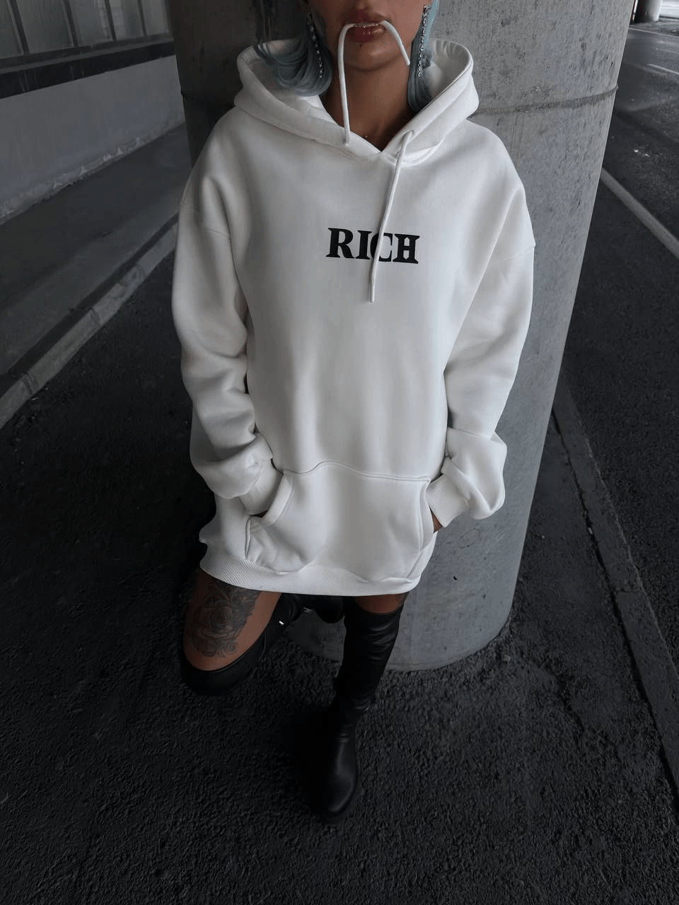 Kadın Kapüşonlu Kanguru Cepli Sweatshirt 3 İplik Pamuklu Baskılı Hoodie - Beyaz