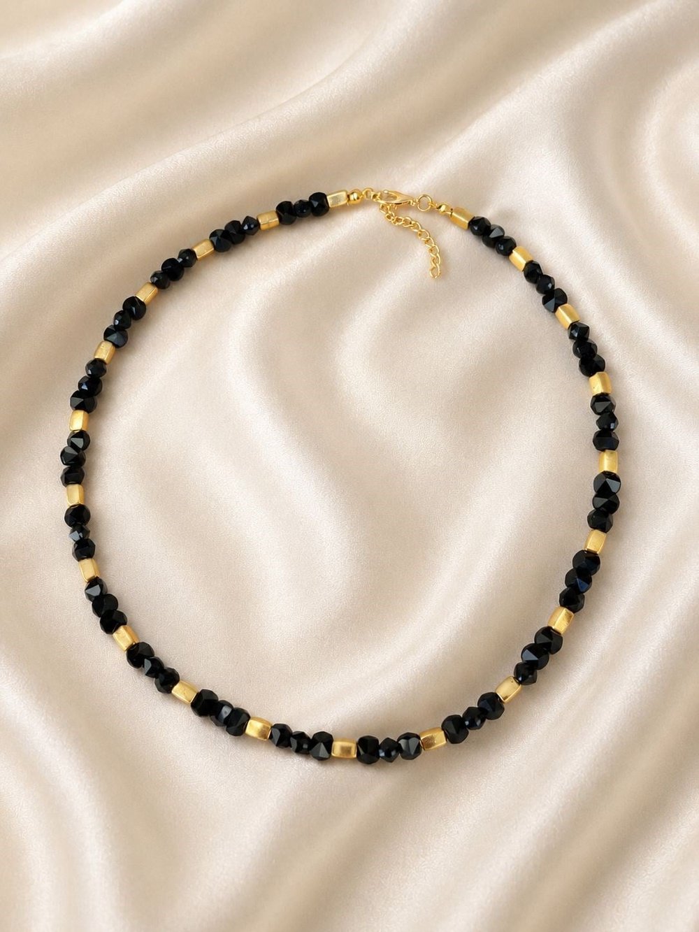 Noir Lumière Necklace 