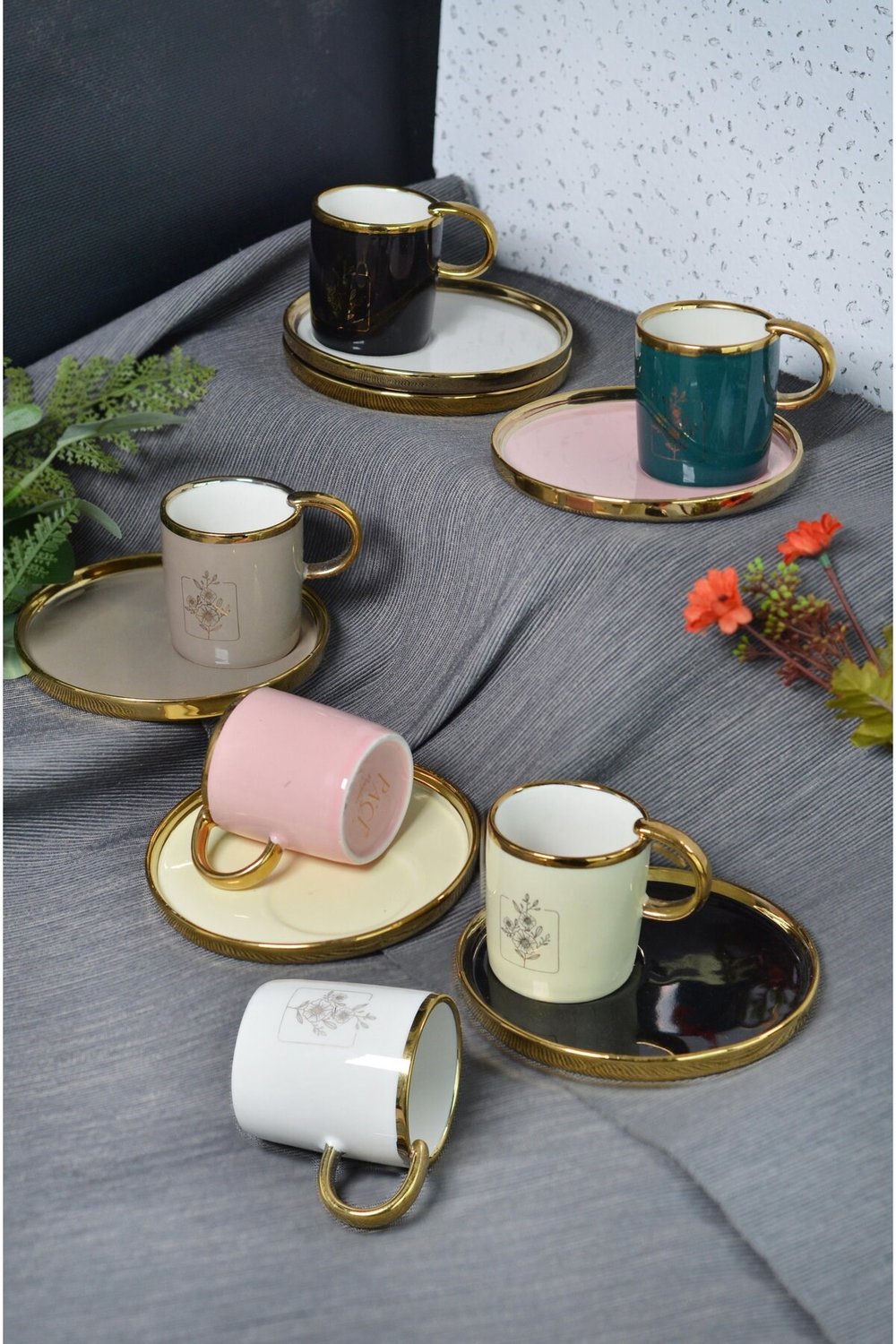 6’lı Gold Detaylı Porselen Türk Kahvesi Fincan Takımı–Pastel Renkli, Çiçek Desenli Fincanı Seti