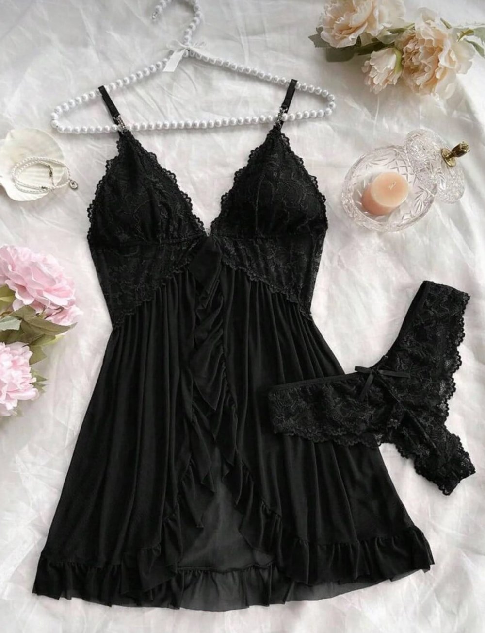 Siyah Dantel Detaylı Fırfırlı Babydoll Gecelik Takımı
