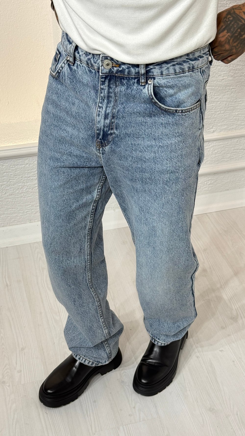 Açık Mavi Yıkamalı Bol Kesim Jean Pantolon