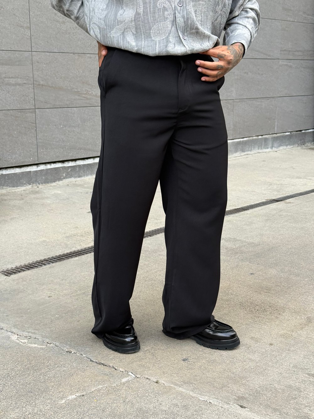 ÖZEL TASARIM ESPANYOL PAÇA SİYAH KUMAŞ PANTALON