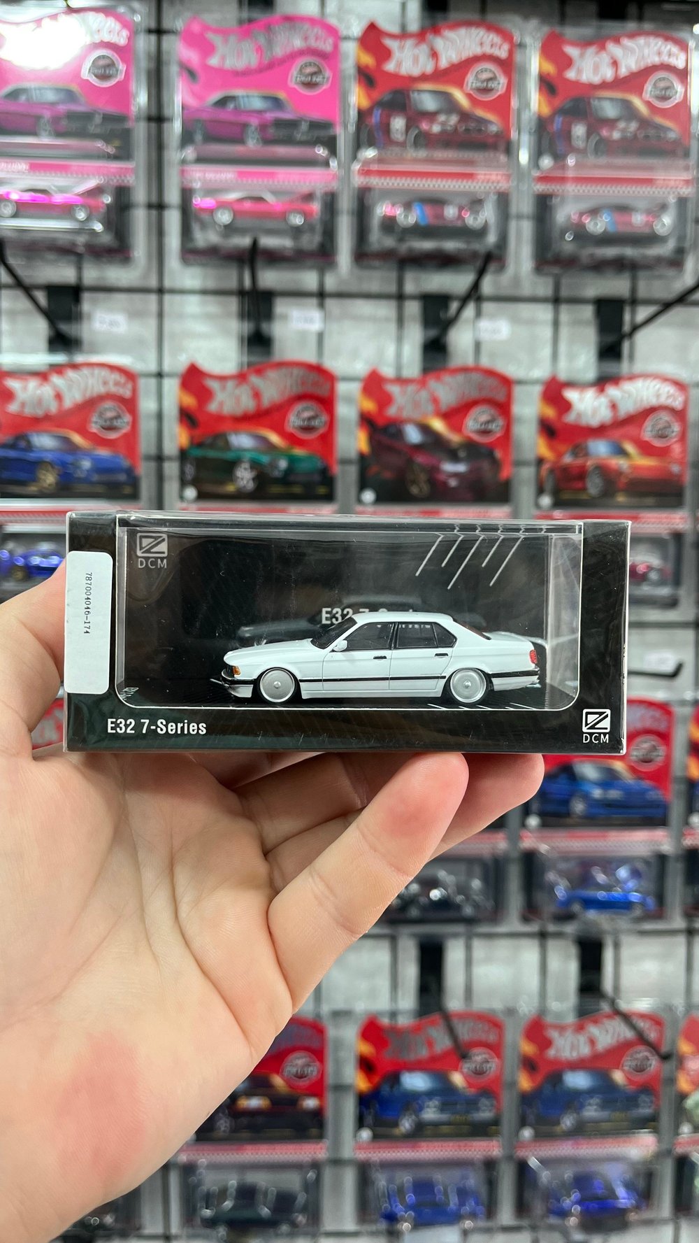 DCM 1/64 BMW E32 7- Series 