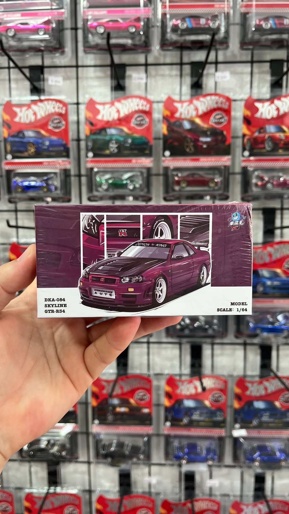 Demon King Auto 1/64 Nissan Skyline GT-R R34 DKA-084 Chameleon (GTSHOW 2026 EXCLUSIVE)