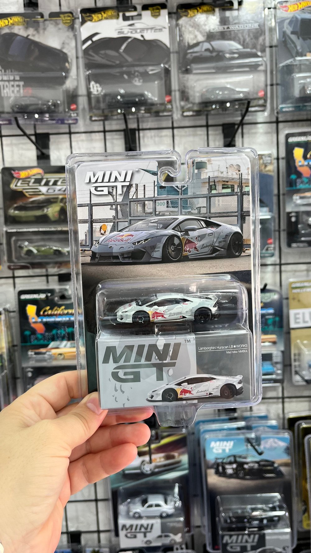Mini GT Lamborghini Red Bull  Blister 