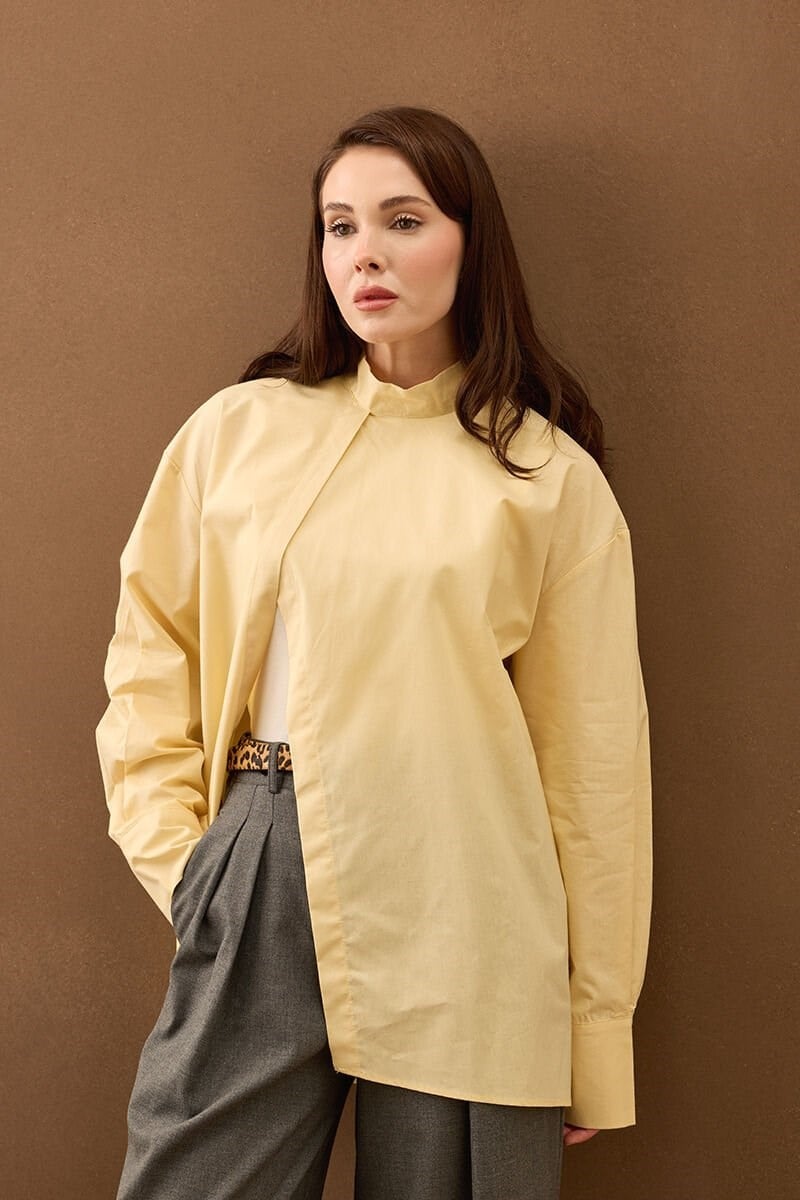 Tereyağ Sarısı Ön Yırtmaçlı Gömlek