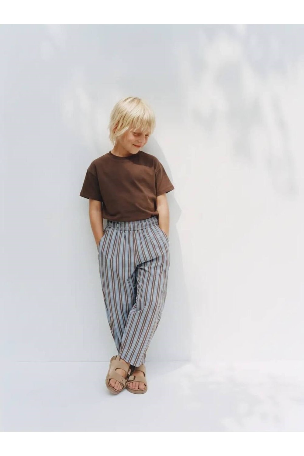 Kahverengi Basic T-shirt ve Çizgili Pantolon Erkek Çocuk İkili Takım