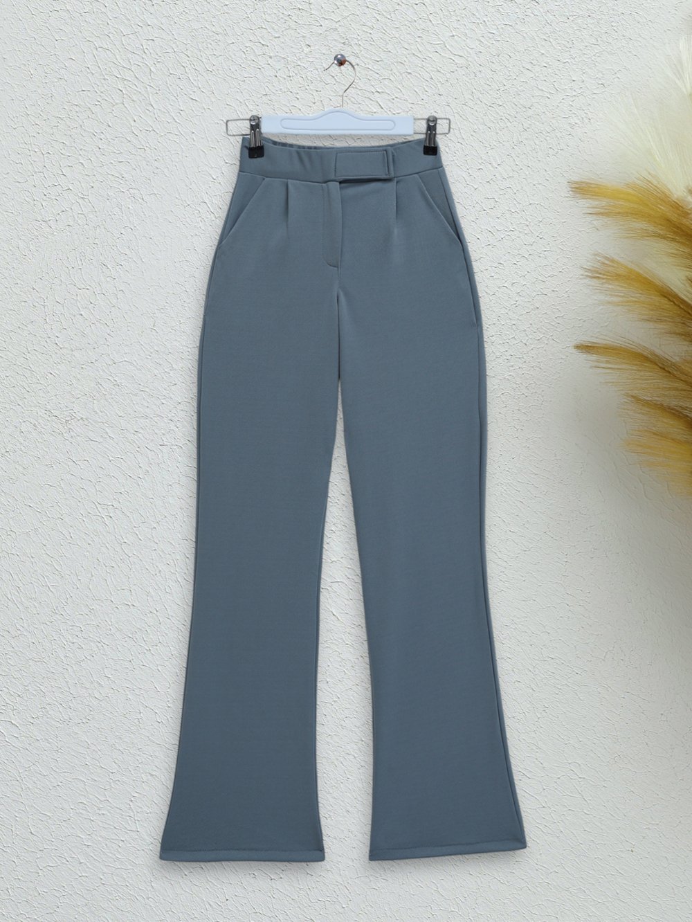 Beli Cırtcırt Detay Boru Paça Kumaş Pantolon -Gri