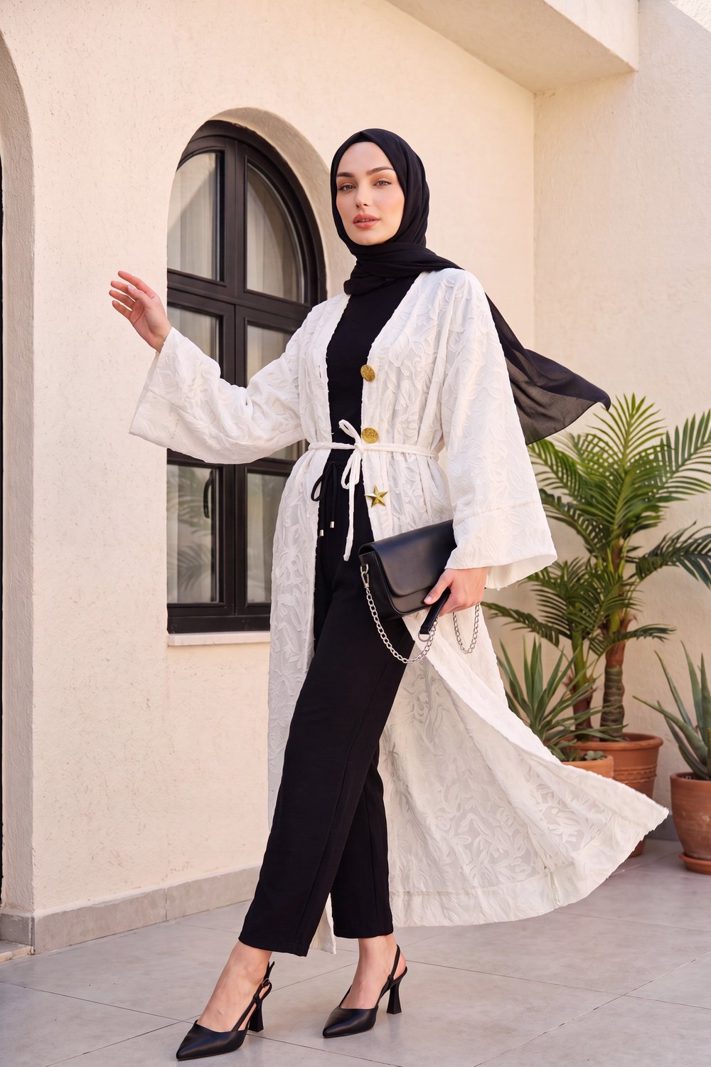 Geniş Kol Bağcıklı Broşlu Jakarlı Uzun Kimono -Ekru