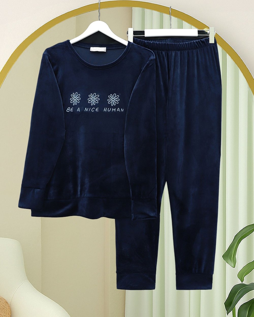 Kabartma Yazılı Fransız Kadife Pijama Takımı -Laci
