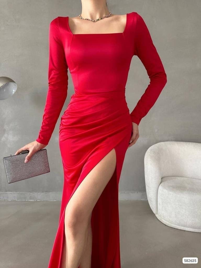 Kare Yaka Derin Yırtmaçlı Saten Elbise -Kırmızı