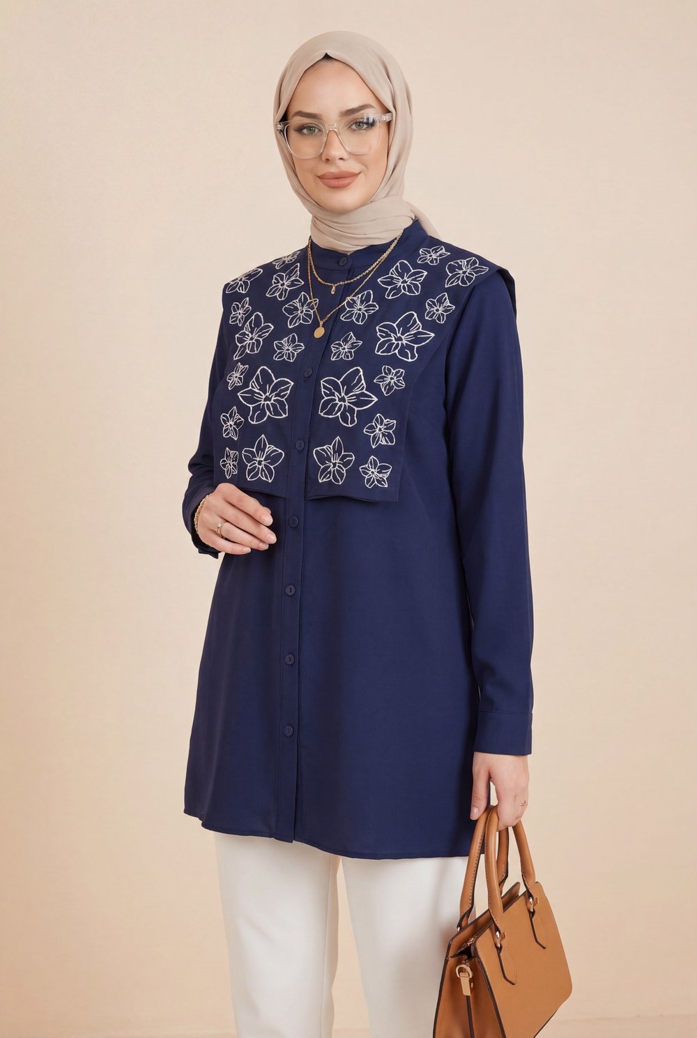 Plastron Detaylı Nakışlı Poplin Gömlek -Laci