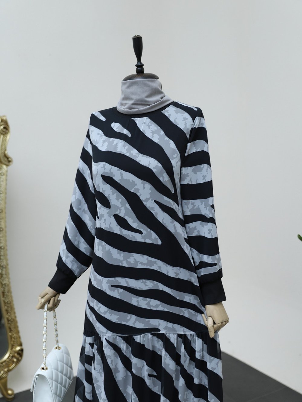 Zebra Desen Eteği Parçalı Astarlı Şifon Elbise -Siyah