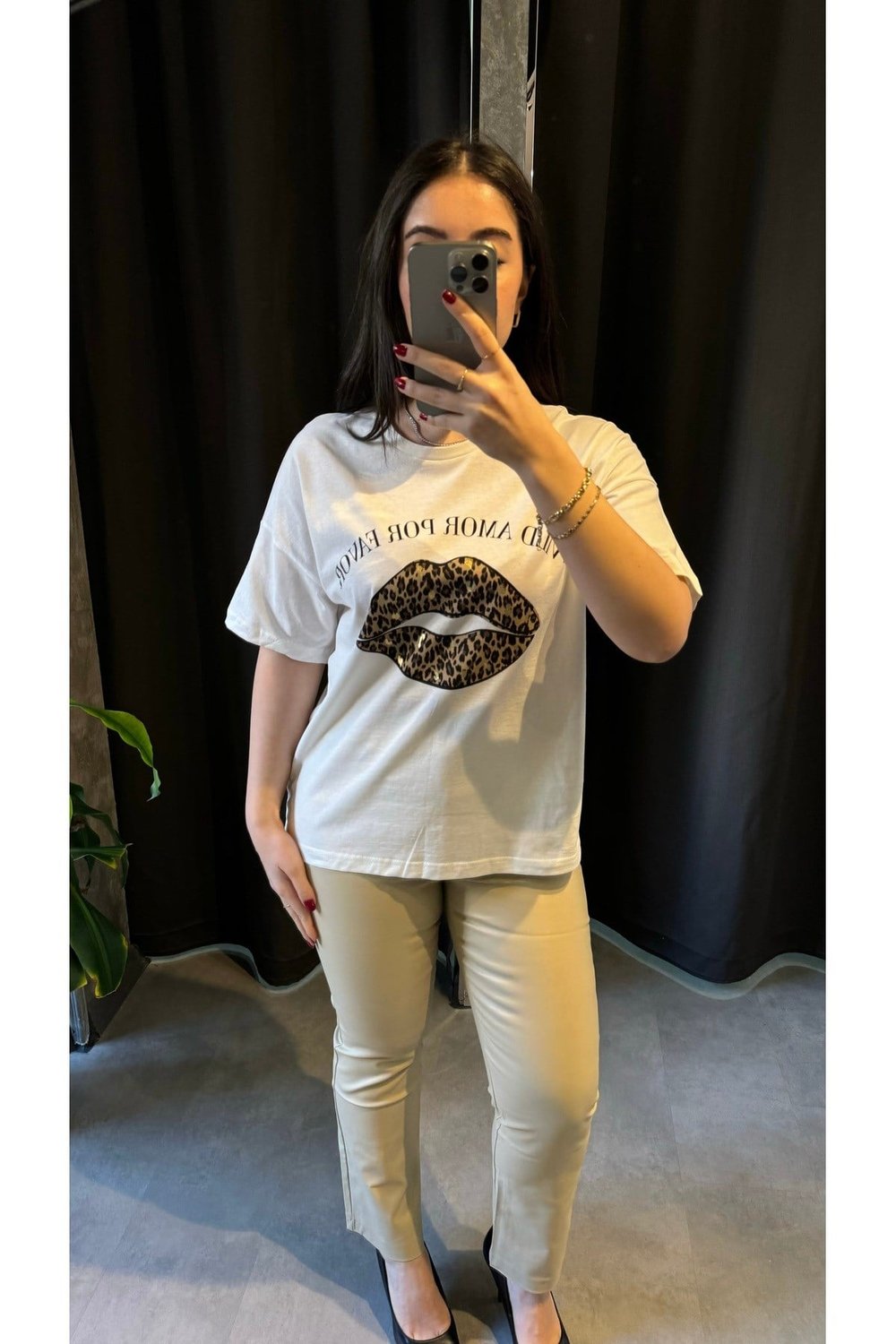 Leopar Desenli Dudak Baskılı T-shirt