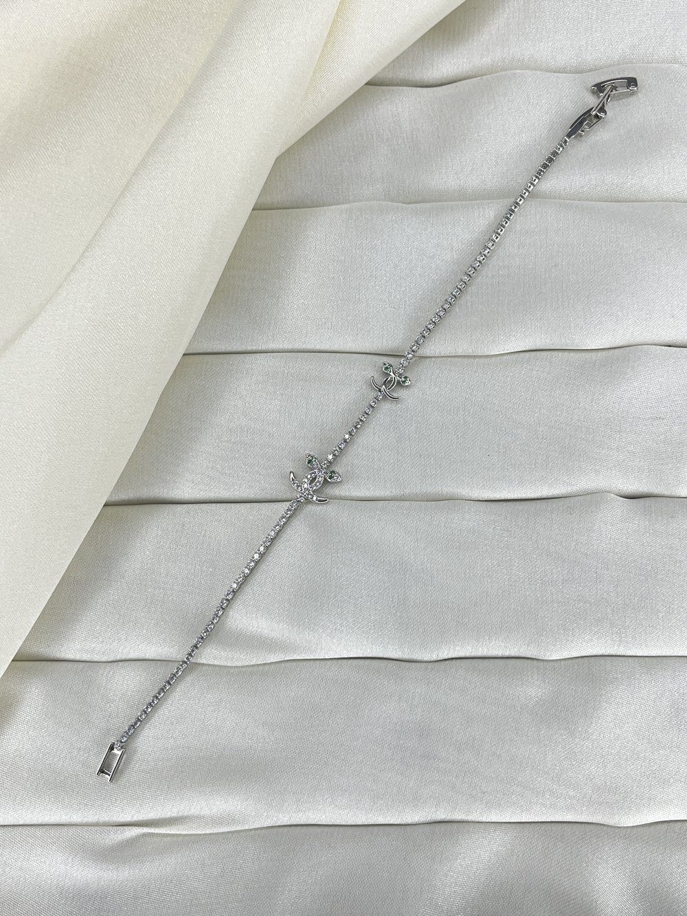 Fashion Jewelry Vip Yılan Detaylı Marka Zirkon Taşlı Kadın Bileklik Gümüş