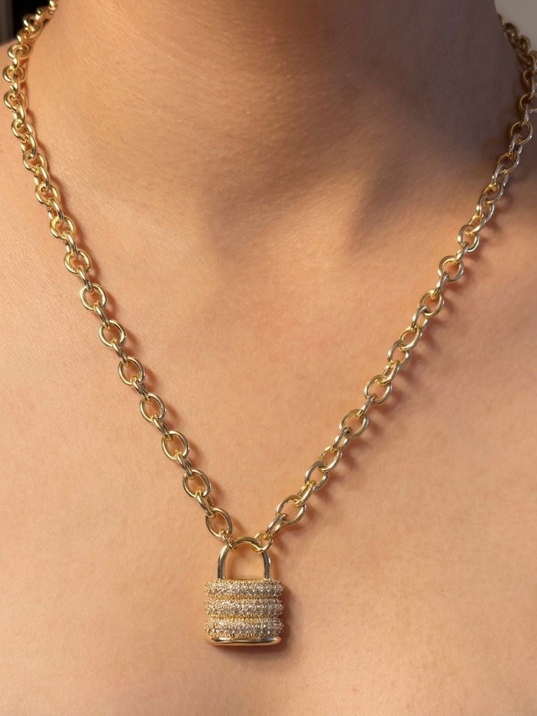 Kilit Taşlı Gold Kolye