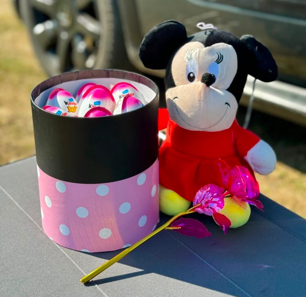 Lisanslı miki mouse sürpriz yumurta kutusu ve sonsuzluk gülü