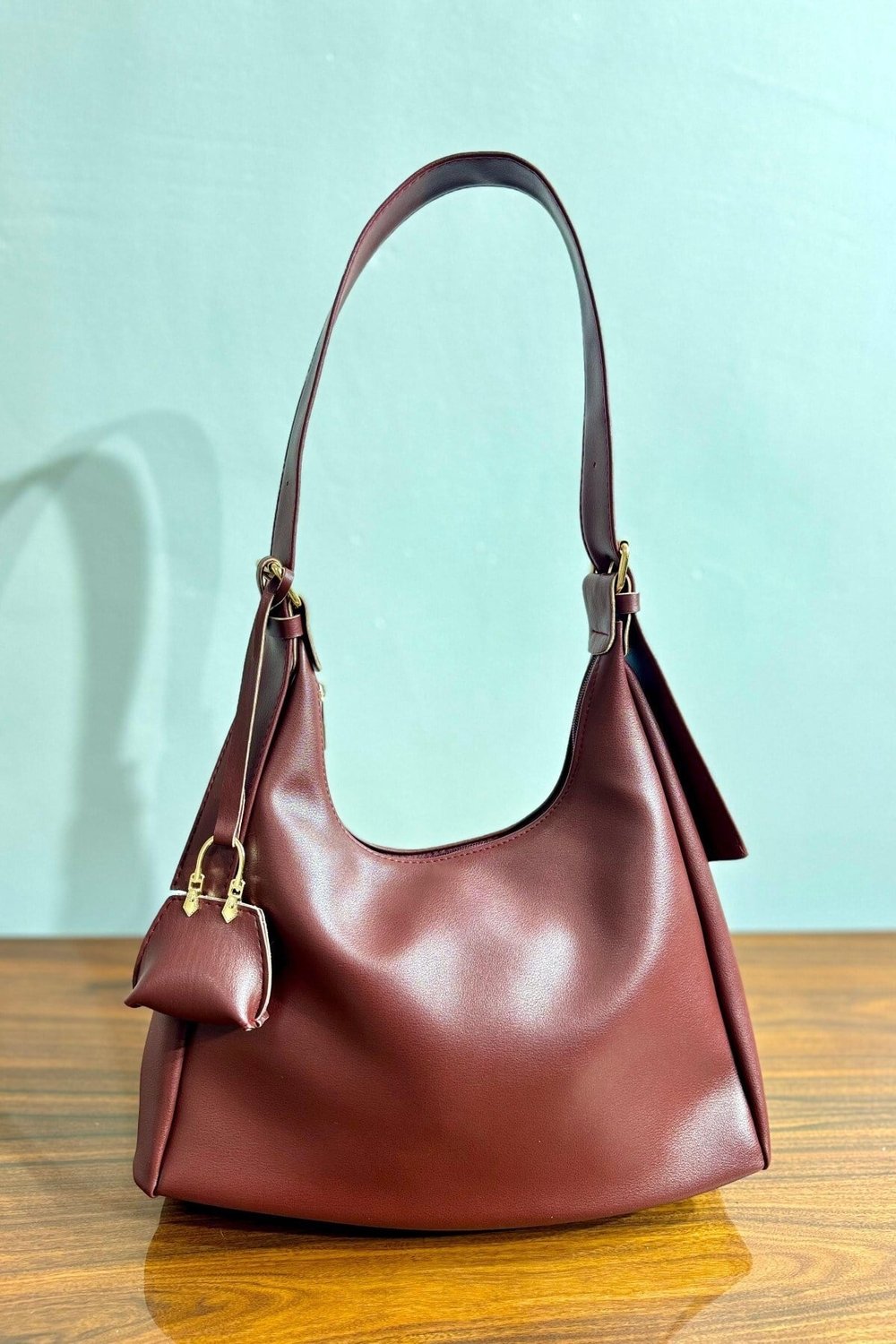 Charm Detaylı Minik Cüzdanlı Deri Omuz Çantası - Bordo