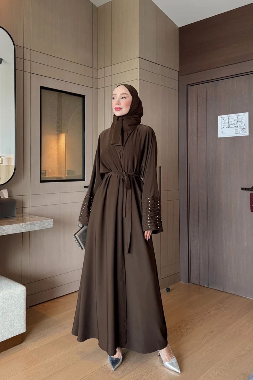 Kolları Taş Büzgü Detaylı Abaya (Şal dahildir)- Kahverengi