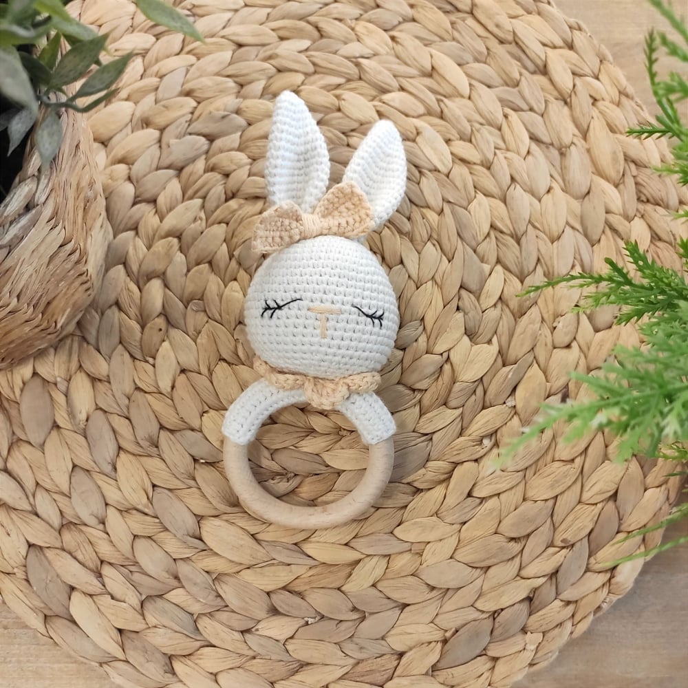 Yavru Ağzı Ekru Amigurumi Çıngırak